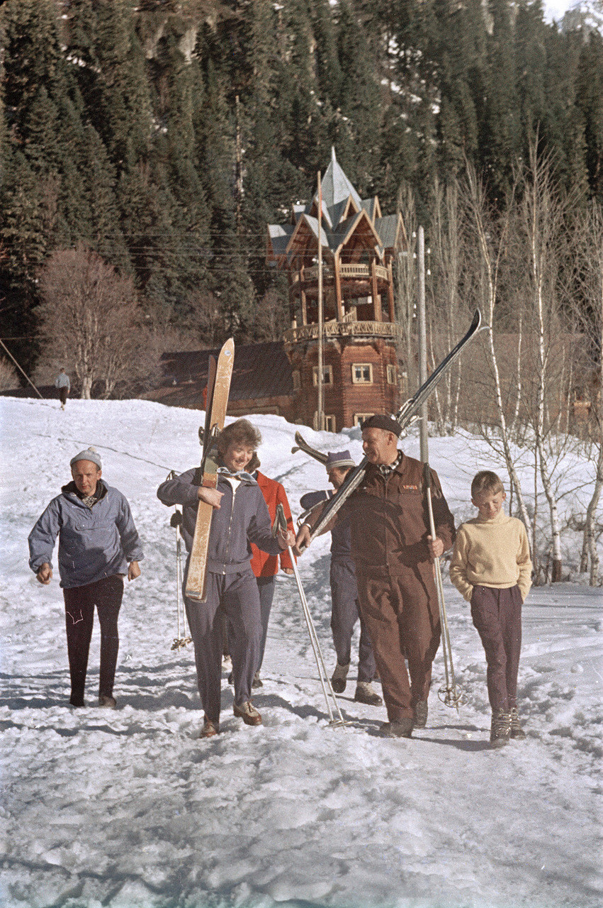 苏联时代的人们：冬季景色下的休闲 - 沉默的麻雀 - 沉默的麻雀的博客