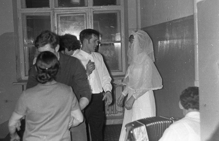 苏联时代的新人婚礼现场【下】 - 沉默的麻雀 - 沉默的麻雀的博客